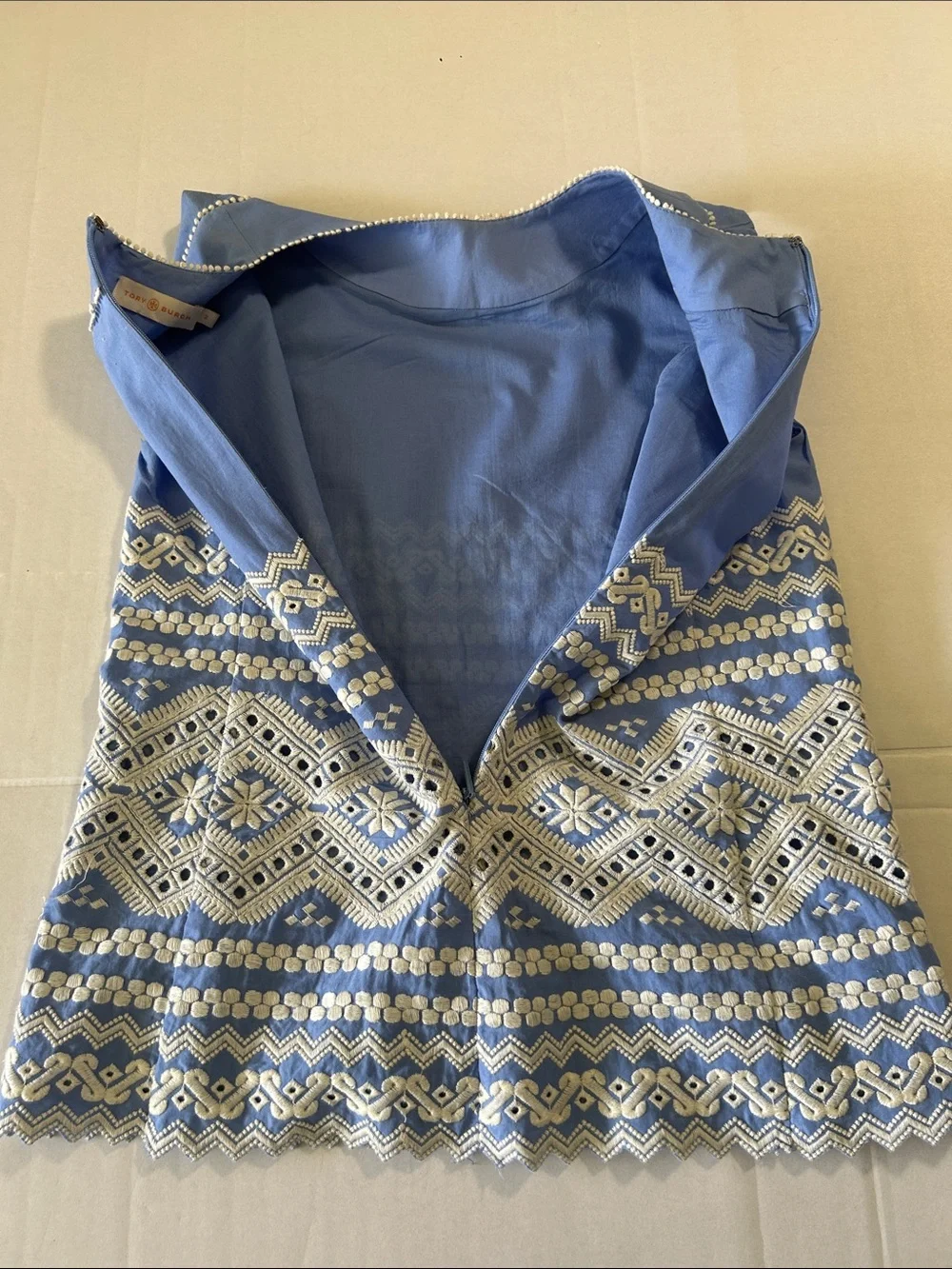 TORY BURCH BLUE RESORT EYELET AND EMBROIDERED SLEEVELESS TOP SIZE 2